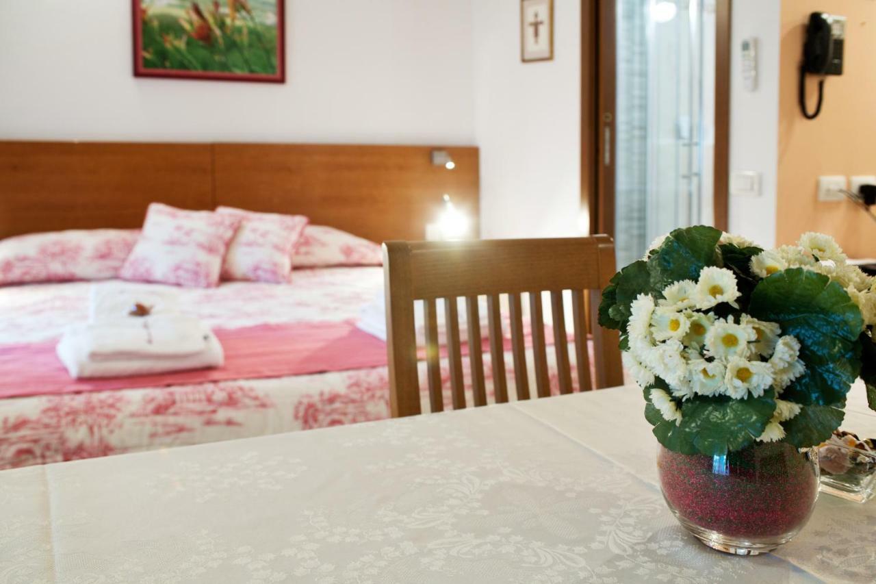 B&B La Casa Di Rosa Vago Exteriör bild
